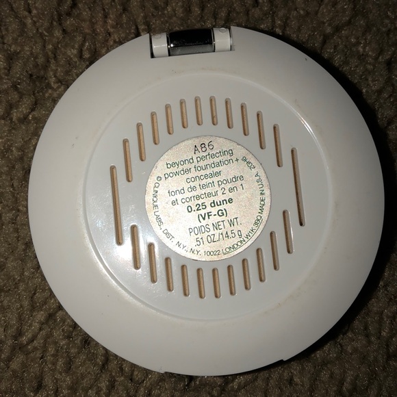 Clinique Powder Foundation SOLD - Picture 3 of 3